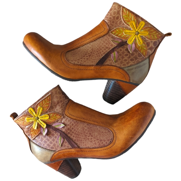 L'Artiste Shoes - L'Artiste Dramatic Floral Accented Leather Booties Brown Women's Size 37 US 6.5